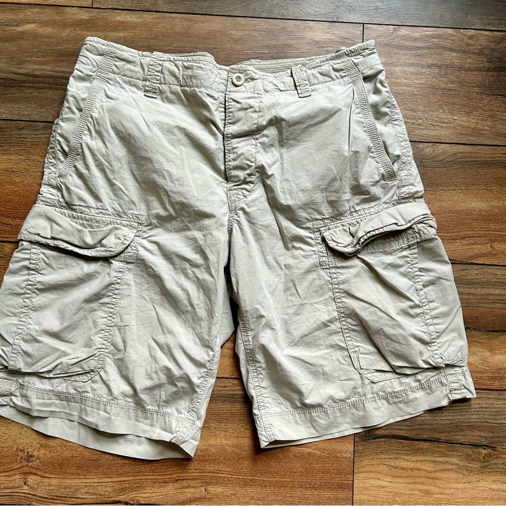 Men’s Gap cargo shorts